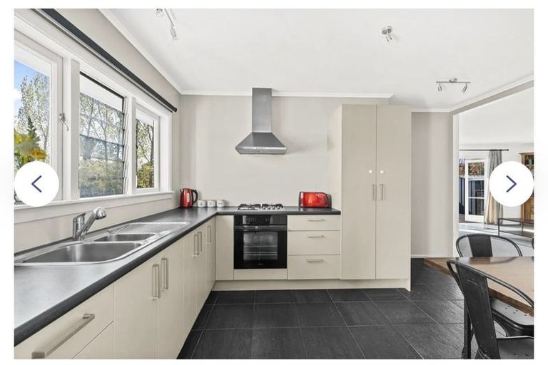 Photo of property in 73a Awaroa Road, Helensville, 0800