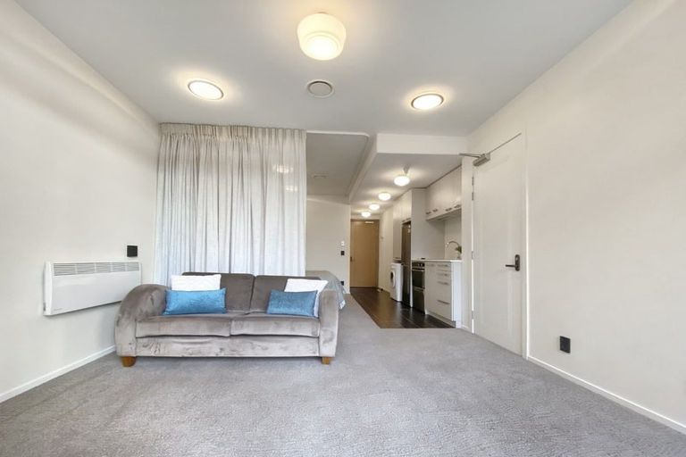 Photo of property in 2/3g Roxburgh Street, Mount Victoria, Wellington, 6011