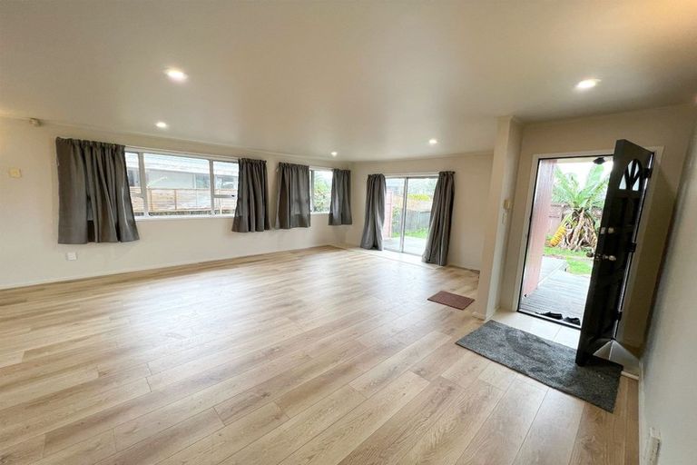 Photo of property in 92 Bruce Mclaren Road, Henderson, Auckland, 0612