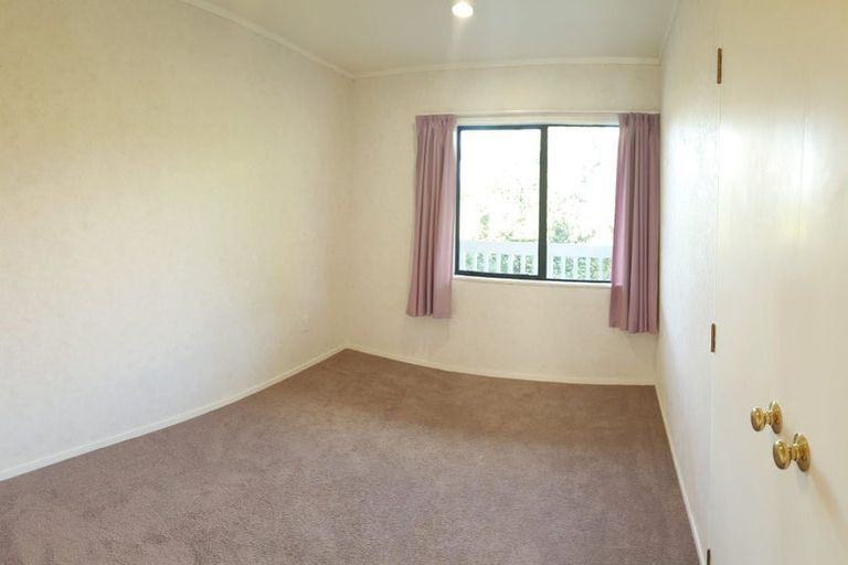 Photo of property in 150 Kaipara Road, Papakura, 2582