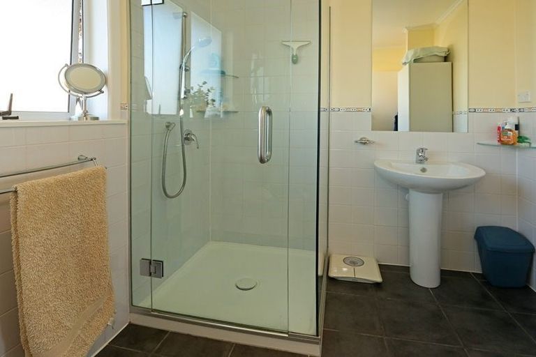 Photo of property in 11 Sheehan Road, Te Atatu South, Auckland, 0610