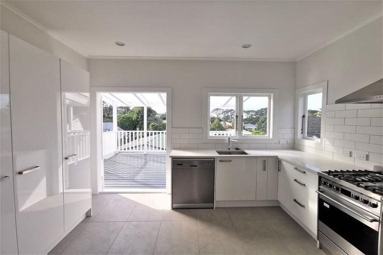 Photo of property in 46 Colonial Road, Birkenhead, Auckland, 0626