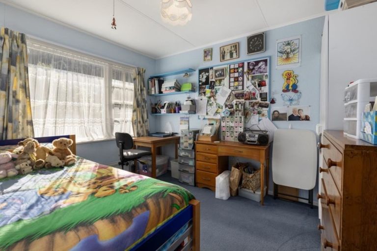 Photo of property in 71 Miromiro Road, Normandale, Lower Hutt, 5010