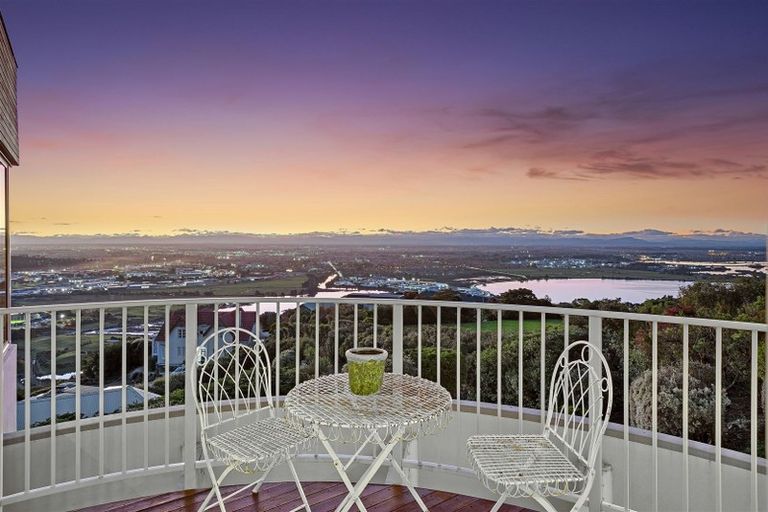 Photo of property in 210 Cannon Hill Crescent, Mount Pleasant, Christchurch, 8081