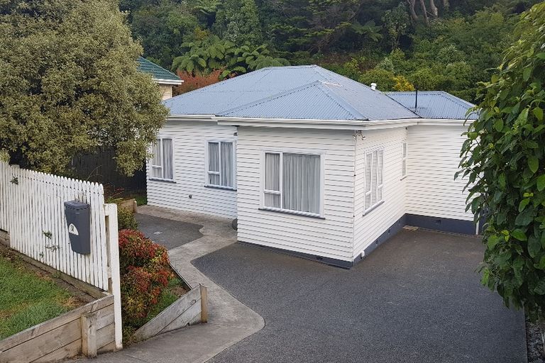 Photo of property in 30 Lincoln Avenue, Tawa, Wellington, 5028