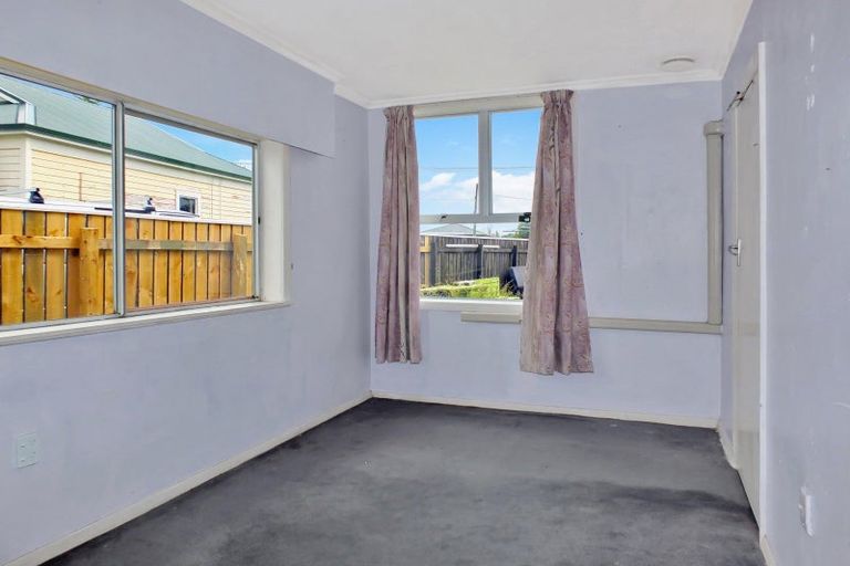 Photo of property in 2 Hillary Street, Foxton, 4814