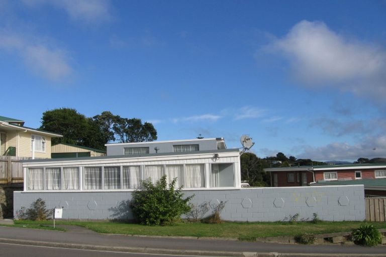 Photo of property in 24u1 Horokiwi Road West, Newlands, Wellington, 6037