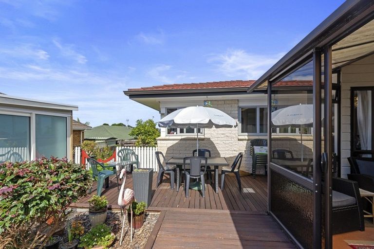 Photo of property in 2/5 Spring Grove, Henderson, Auckland, 0612