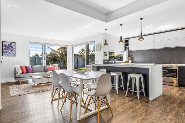 Photo of property in 10 Amy Place, Rangiora, 7400