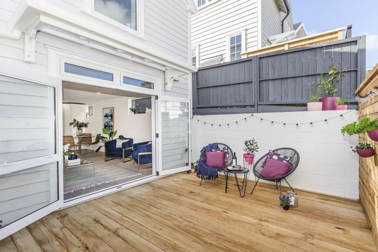 Photo of property in Pirie Street Townhouses, 35u8 Pirie Street, Mount Victoria, Wellington, 6011
