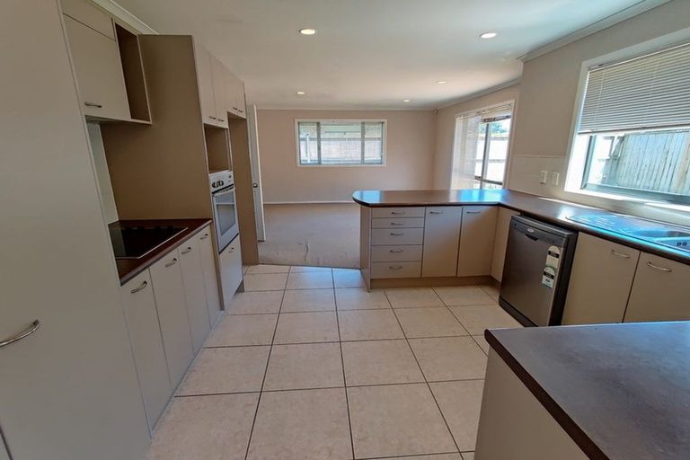 Photo of property in 6 Hampervale Place, Flat Bush, Auckland, 2016