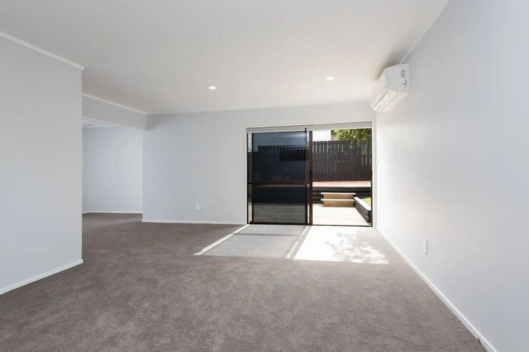 Photo of property in 1/10 Aronia Way, Goodwood Heights, Auckland, 2105