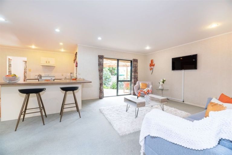 Photo of property in 72 Konini Road, Titirangi, Auckland, 0604