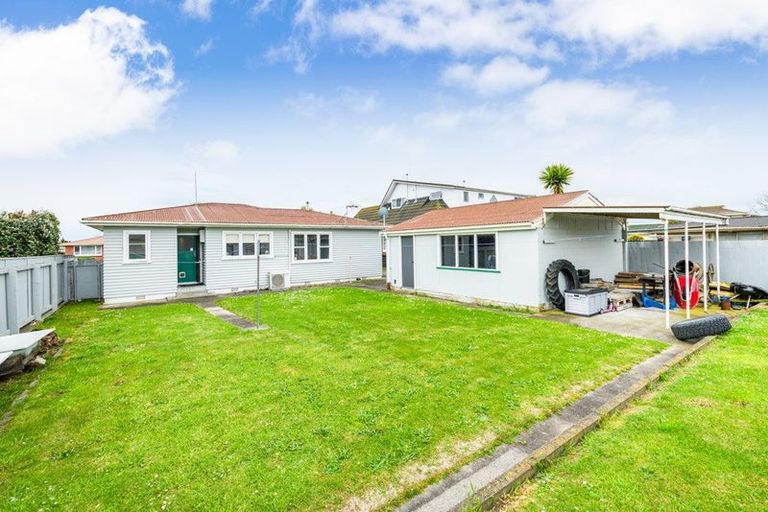 Photo of property in 22 Somerset Crescent, Highbury, Palmerston North, 4412
