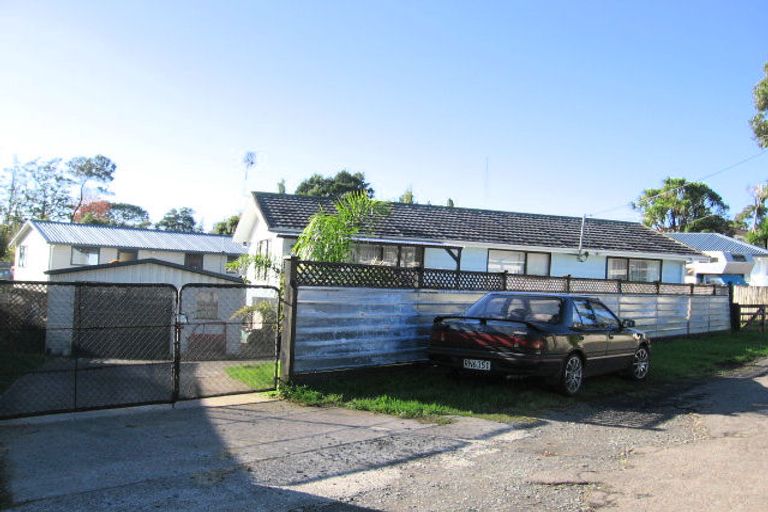 Photo of property in 2/30 Candia Road, Swanson, Auckland, 0614