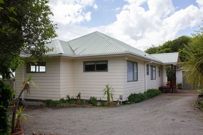Photo of property in 9 Amokura Street, Waikanae, 5036