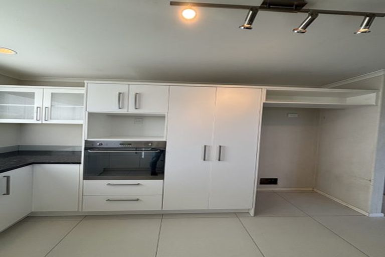 Photo of property in 1 Pickaberry Avenue, Karaka, Papakura, 2113