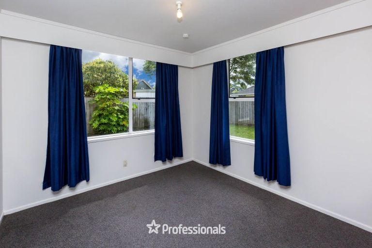 Photo of property in 33 Larchmont Grove, Totara Park, Upper Hutt, 5018