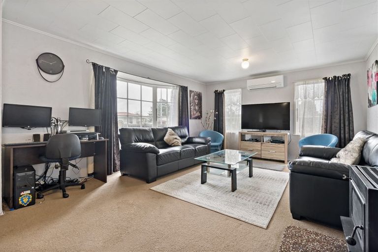 Photo of property in 14 Joanne Place, Rosehill, Papakura, 2113