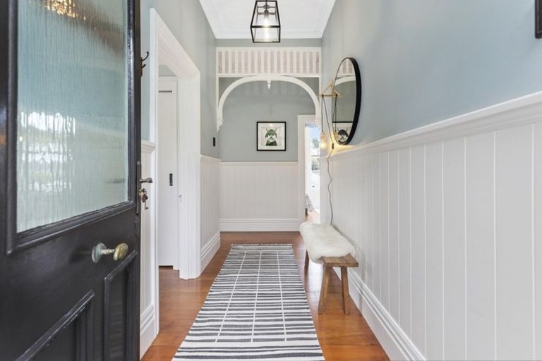 Photo of property in 12 Eden Street, Island Bay, Wellington, 6023