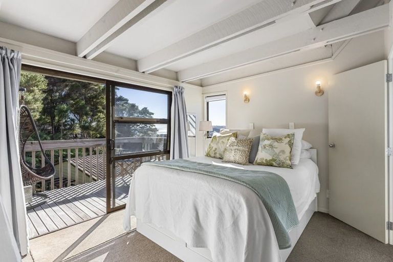 Photo of property in 25 Elliston Crescent, Stanmore Bay, Whangaparaoa, 0932