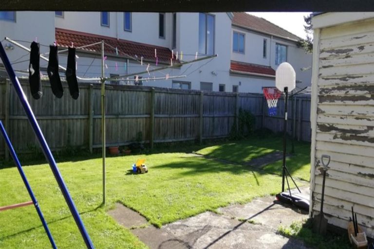Photo of property in 3 Kauri Street, Riccarton, Christchurch, 8041