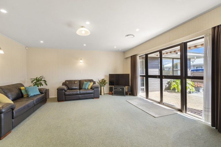 Photo of property in 4 Awanui Drive, Waikanae, 5036
