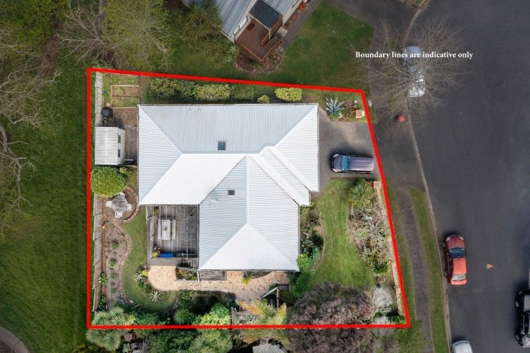 Photo of property in 34 Lochend Place, Highland Park, Auckland, 2010