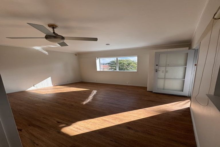 Photo of property in 1/51 Shanaway Rise, Hillcrest, Auckland, 0627