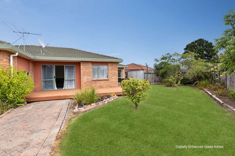 Photo of property in 18 Liddesdale Place, Papakura, 2110