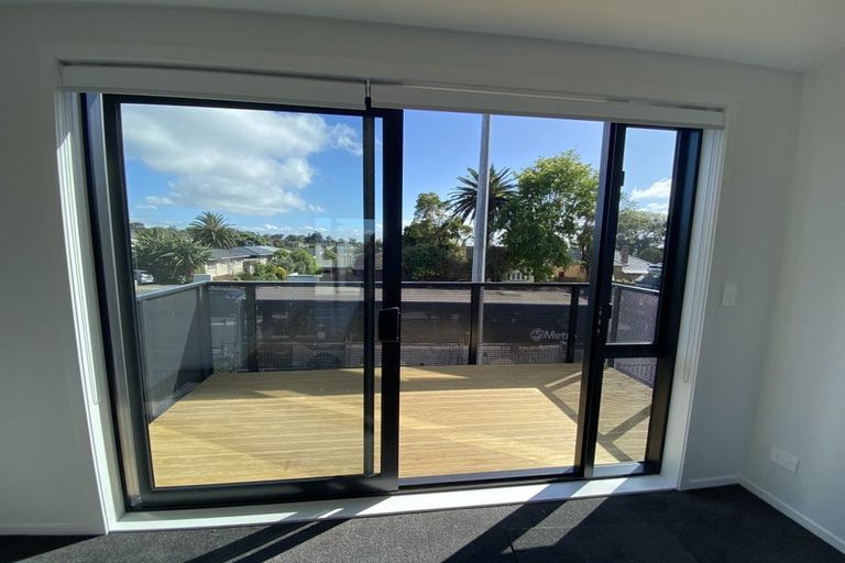 Photo of property in 7/1 Fruitvale Road, New Lynn, Auckland, 0600