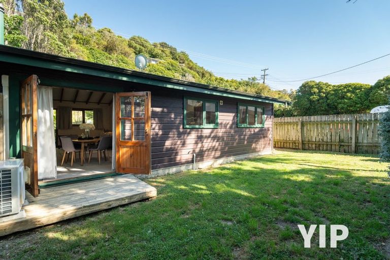 Photo of property in 77 Clifford Road, Johnsonville, Wellington, 6037