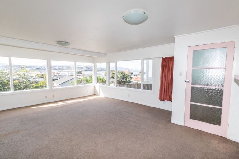 Photo of property in 192 Sutherland Road, Lyall Bay, Wellington, 6022