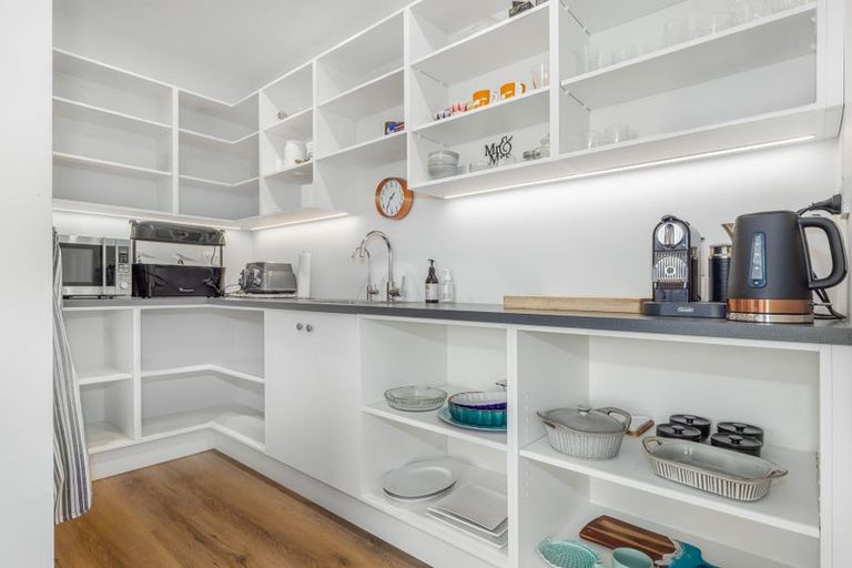 Photo of property in 6 Arapipi Way, Peka Peka, Waikanae, 5391