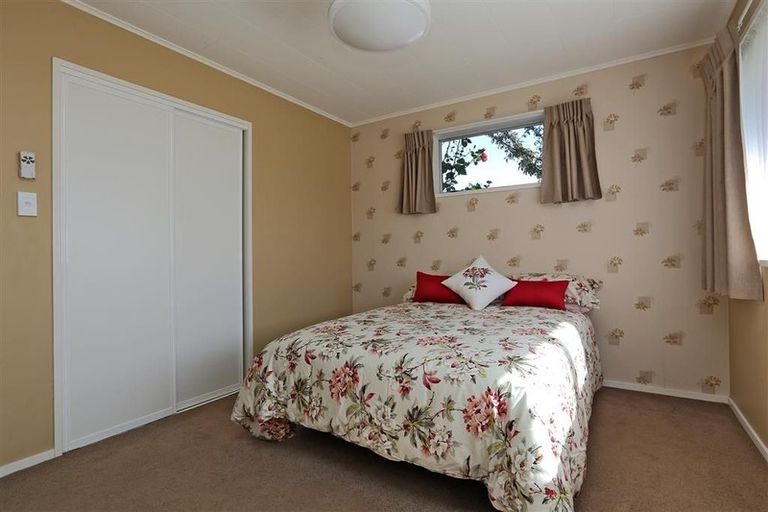 Photo of property in 11 Crichton Place, Taradale, Napier, 4112