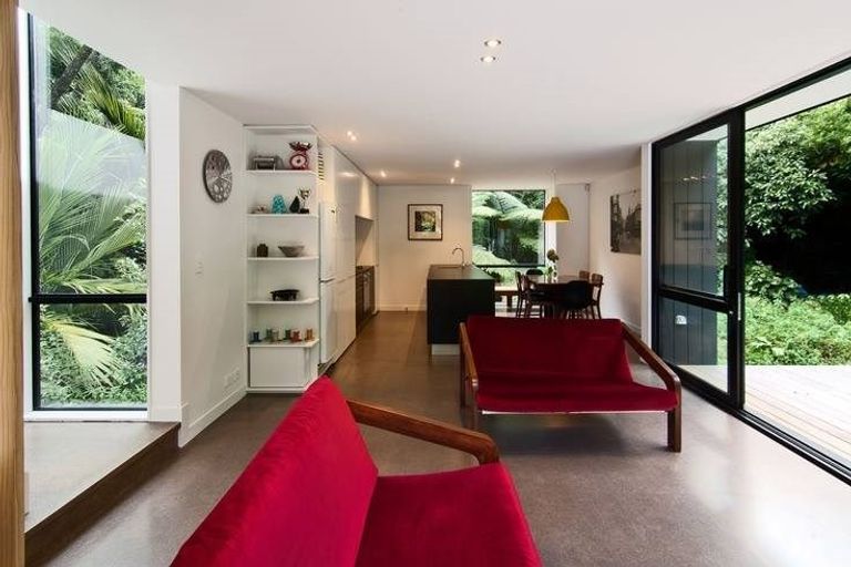 Photo of property in 2 Corrondella Grove, Belmont, Lower Hutt, 5010