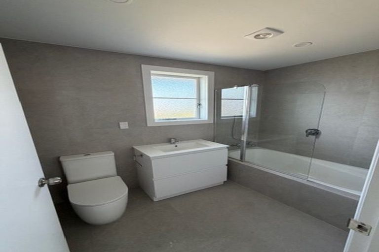 Photo of property in 18 Tawa Road, Te Atatu Peninsula, Auckland, 0610