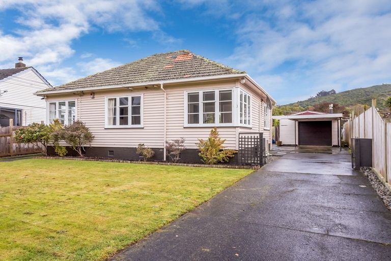 Photo of property in 3 Sellers Grove, Taita, Lower Hutt, 5011