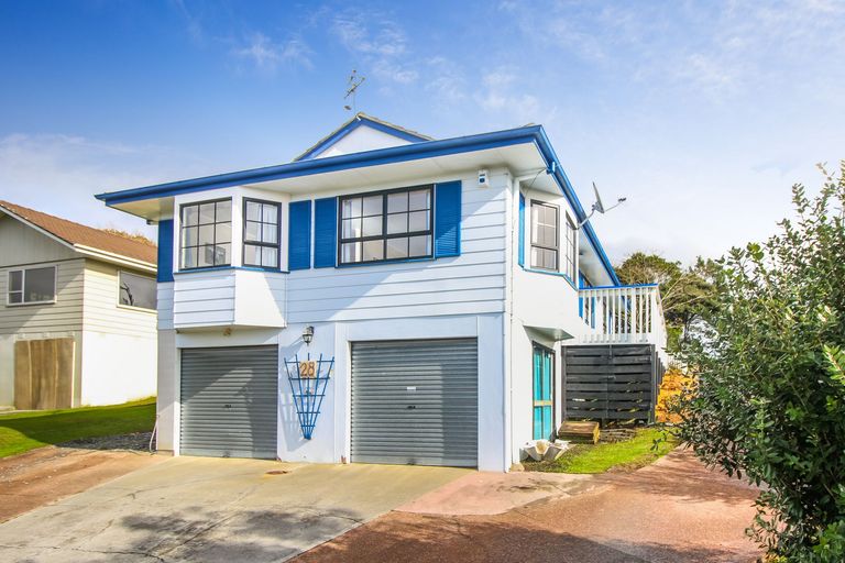 Photo of property in 28 Holmes Drive South, Massey, Auckland, 0614