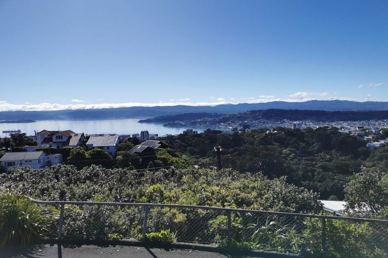 Photo of property in 26 Harbour View Road, Northland, Wellington, 6012