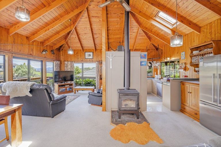 Photo of property in 2 Pohutukawa Grove, Whitianga, 3510