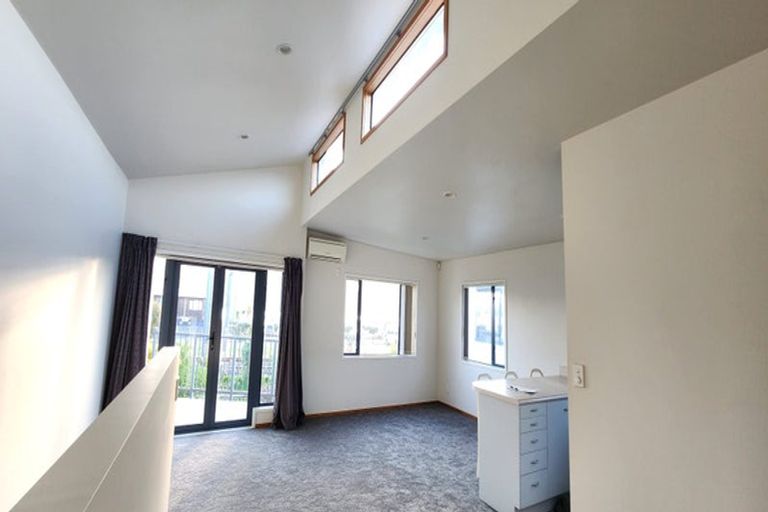Photo of property in 14 Marina View, Paremata, Porirua, 5026
