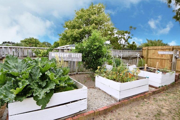 Photo of property in 2 Mckenzie Terrace, Carterton, 5713