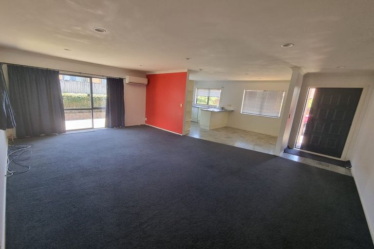 Photo of property in 12 Senator Drive, Manurewa, Auckland, 2105