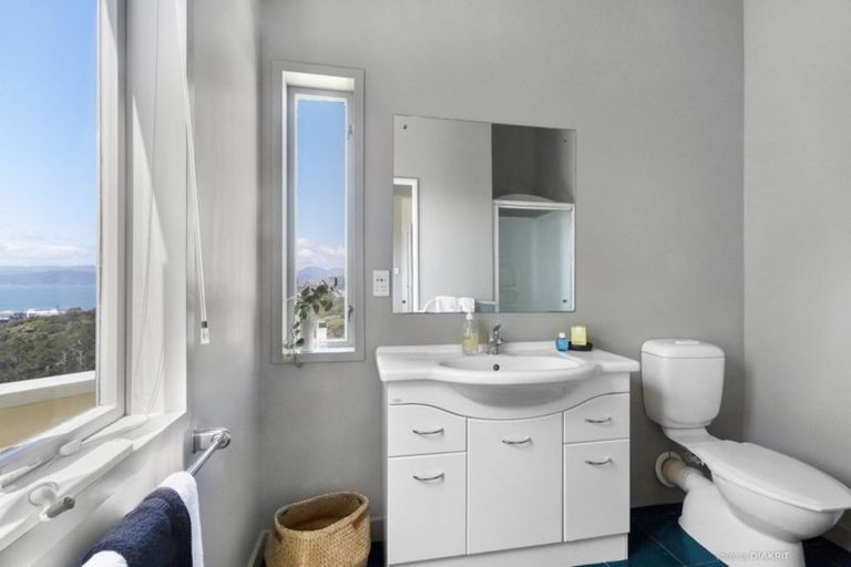 Photo of property in 53 Harbour View Road, Northland, Wellington, 6012