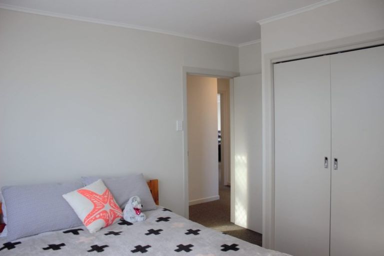 Photo of property in 90 Matipo Road, Te Atatu Peninsula, Auckland, 0610