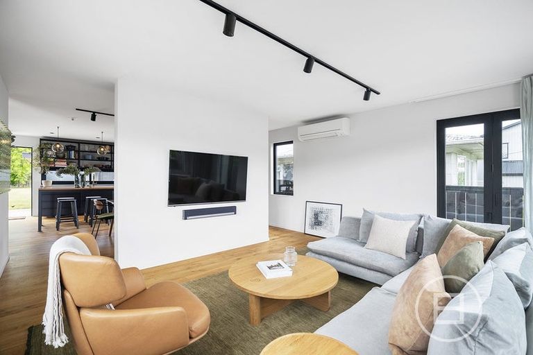 Photo of property in 4 Renata Crescent, Te Atatu Peninsula, Auckland, 0610
