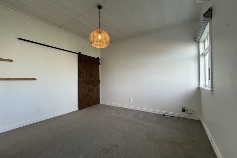 Photo of property in 31 Dunk Place, Milson, Palmerston North, 4414