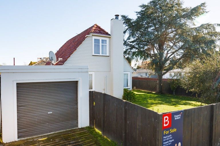 Photo of property in 2 Antrim Place, Hokowhitu, Palmerston North, 4410