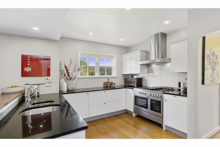 Photo of property in 14 Blakey Avenue, Karori, Wellington, 6012